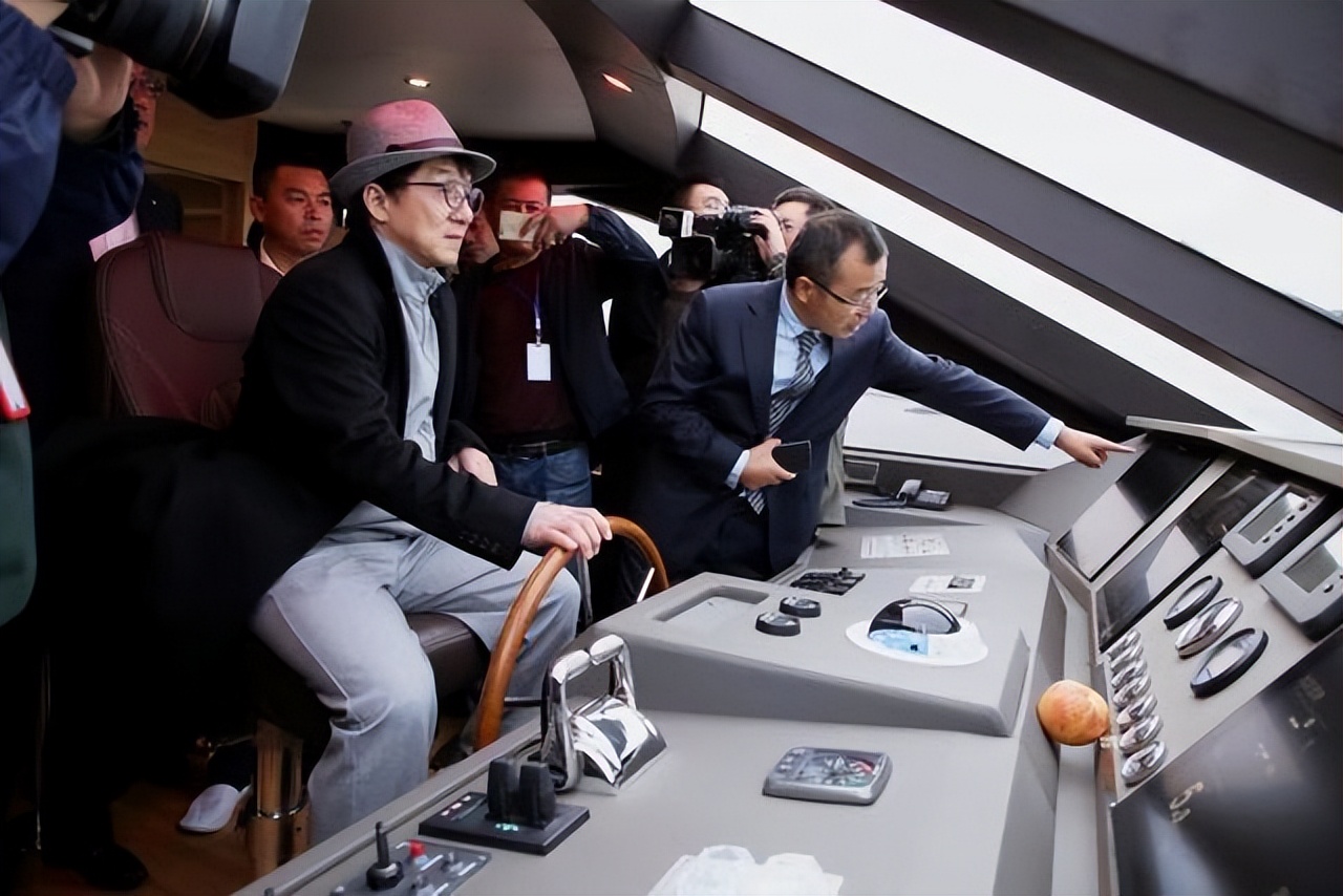 成龙财富_娱乐圈成龙的级别_最有钱的明星
